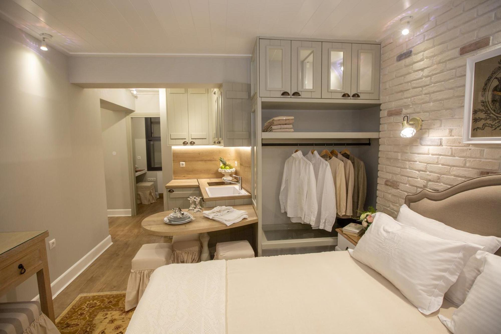 Aelia Luxury *